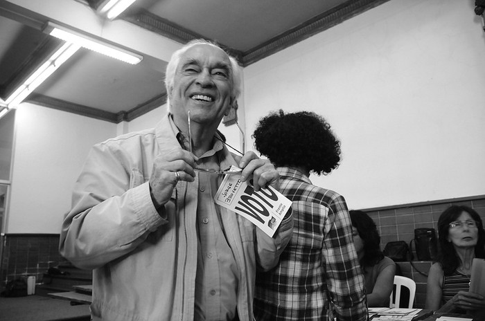 Jorge Brovetto, el sábado cuando llegaba a la reunión del Plenario del Frente Amplio · Foto: Pablo Nogueira