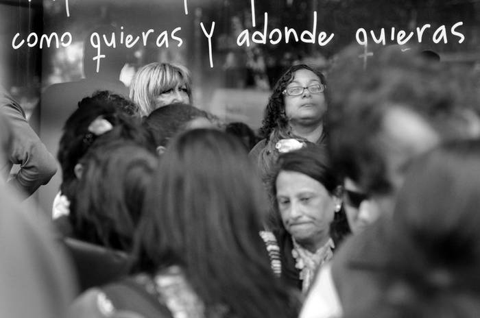 Concentración de ADES-Montevideo, ayer, frente a la sede de la Administración Nacional de Educación Pública · Foto: Nicolás Celaya