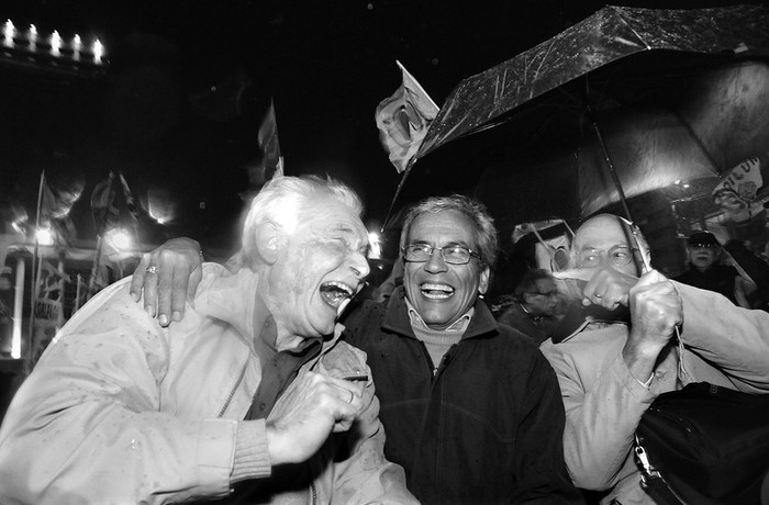 Ernesto Agazzi, Juan Castillo y Enrique Rubio, ayer, en el acto del Frente Amplio, en la explanada de la Intendencia de Montevideo. · Foto: Pablo Nogueira