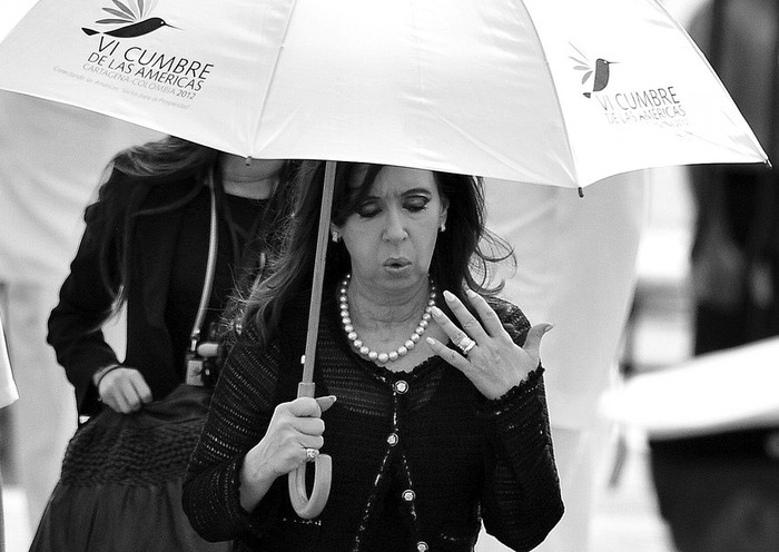 La presidenta de Argentina, Cristina Fernández, ayer, previo a la foto oficial
de la VI Cumbre de las Américas en Cartagena de Indias, Colombia.  · Foto: EFE, Alejandro Bolívar