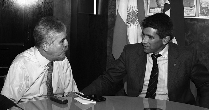 Julio de Vido y Raúl Sendic, durante el encuentro que mantuvieron ayer en Buenos Aires.
 · Foto: Prensa ministerio de Planificación, s/d de autor