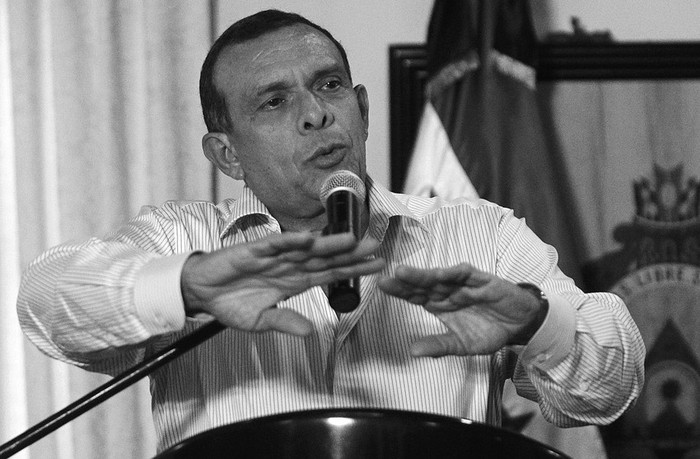 El presidente de Honduras, Porfirio Lobo, en conferencia de prensa, el lunes 16, en la Casa Presidencial en Tegucigalpa. · Foto: EFE, Gustavo Amador