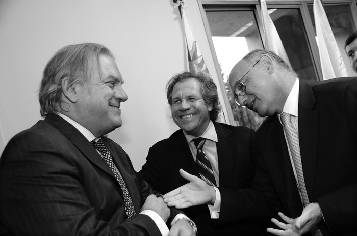 Juan Raúl Ferreira, Luis Almagro y Héctor Timerman, ayer, en el Centro de Formación para la Integración Regional (Cefir). · Foto: Nicolás Celaya