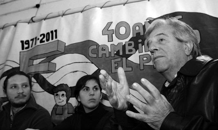 Manuel Ferrer, Paula Enciso y Tabaré Vázquez, durante la participación del ex presidente en el comité Cuaró, durante el día del comité
del Frente Amplio. (archivo, agosto de 2011) · Foto: Nicolás Celaya