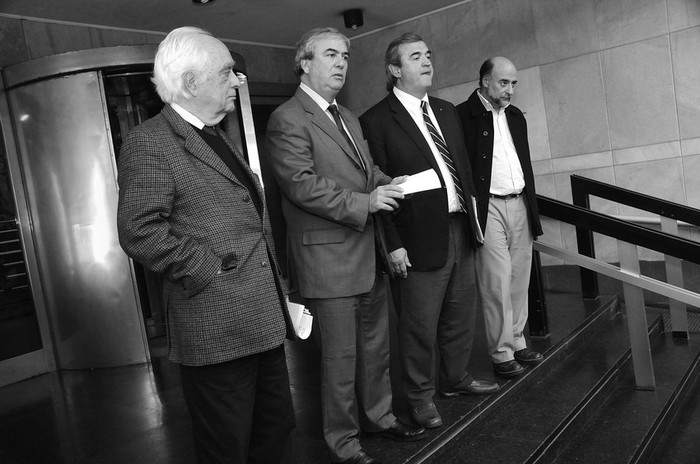 Jorge Brovetto, Luis Alberto Heber, Jorge Larrañaga y Pablo Mieres, ayer, a la salida del encuentro con el canciller Luis Almagro · Foto: Pablo Nogueira