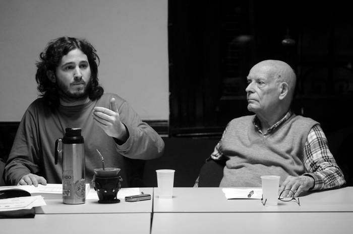 Agustín Cano y Miguel Soler durante el debate sobre educación.  · Foto: Pablo Nogueira