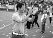 El técnico de Defensor Sporting, Gustavo Díaz, ayer, tras la obtención del título de campeón del Torneo Clausura, en el estadio Luis Franzini