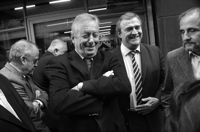 Juan Chiruchi, Carlos Moreira, Jorge Larrañaga y Jorge Saravia, ayer, cuando concurrieron a presentar la denuncia
en el Juzgado del Crimen Organizado. · Foto: Pablo Nogueira