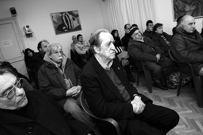Público presente en la Fundación Vivián Trías. · Foto: Nicolás Celaya