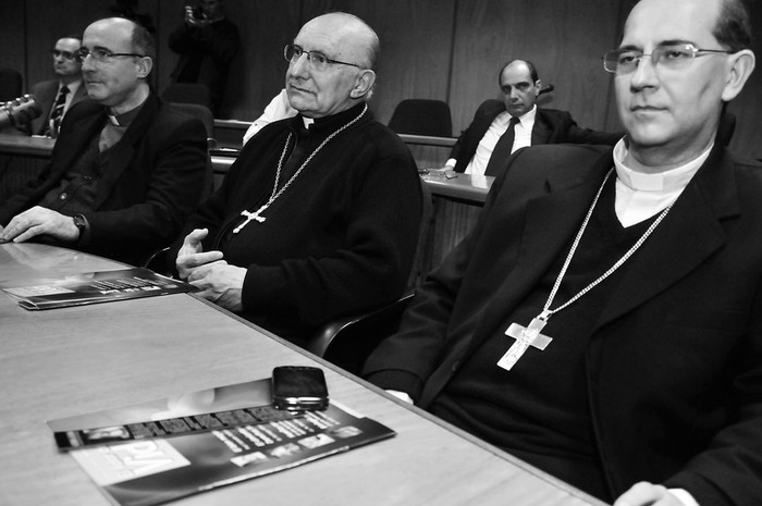 Daniel Sturla, Nicolás Cotugno y Milton Tróccoli, en la presentación del libro Salvemos a los dos. A propósito del veto del Dr. Tabaré Vázquez, en el anexo del Palacio Legislativo. · Foto: Javier Calvelo