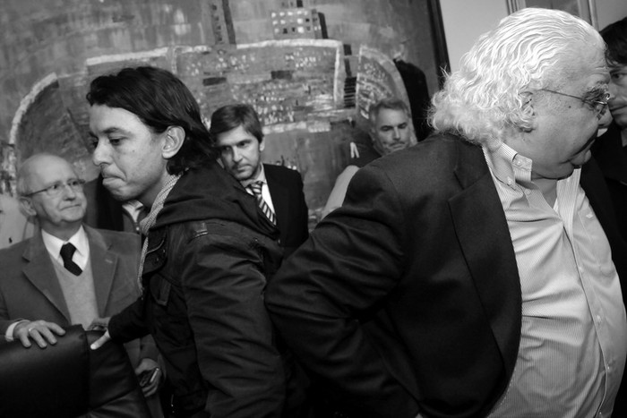 Marcelo Gallardo y Ricardo Alarcón, ayer, durante la conferencia de prensa en la sede central del Club Nacional de Football, en la que Gallardo anunció su ida del club. · Foto: Nicolás Celaya