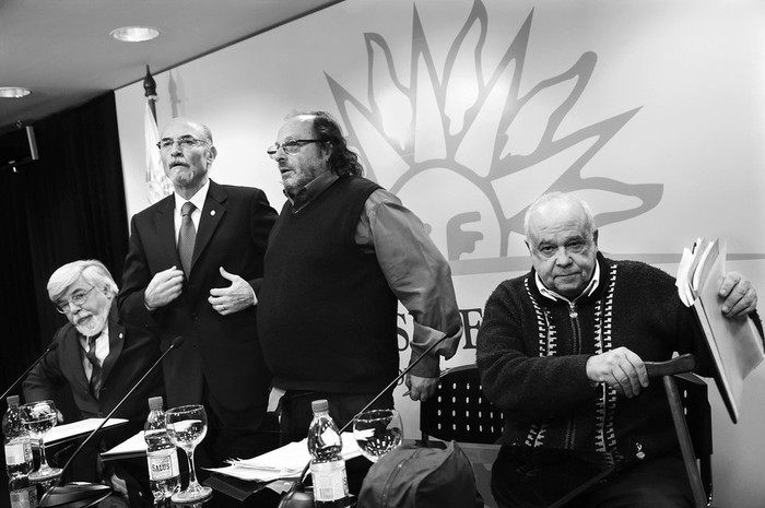 Eduardo Bonomi, Alberto Breccia, Daniel Olesker y Eleuterio Fernández Huidobro, en la Torre Ejecutiva. · Foto: Nicolás Celaya