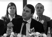 El nuevo mandatario de Paraguay, Federico Franco, durante un almuerzo con representantes de las dos cámaras legislativas, en el que
demandó del Parlamento el apoyo para sacar adelante proyectos económicos atascados por valor de 480 millones de dólares.