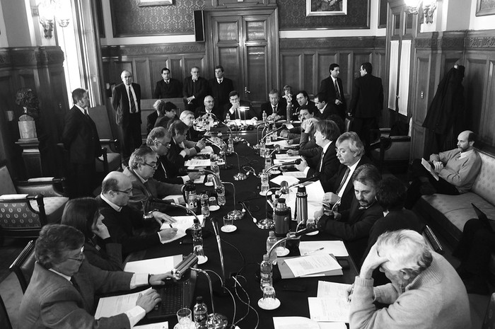 Sesión de la comisión de Transporte y Obras Públicas del Senado, con la presencia de los ministros Fernando Lorenzo y Enrique Pintado. · Foto: Pablo Nogueira