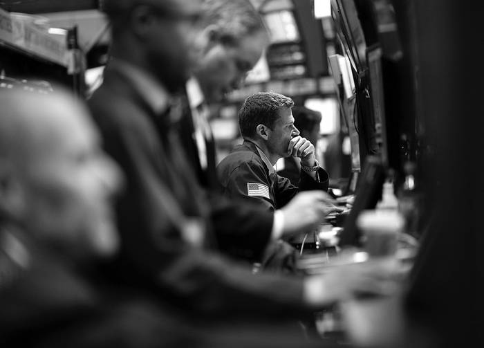 Comerciantes de bolsa trabajan en la sede de la Bolsa de Valores de Nueva York, en EEUU. (archivo, julio de 2012) · Foto: Efe, Andrew Gombert