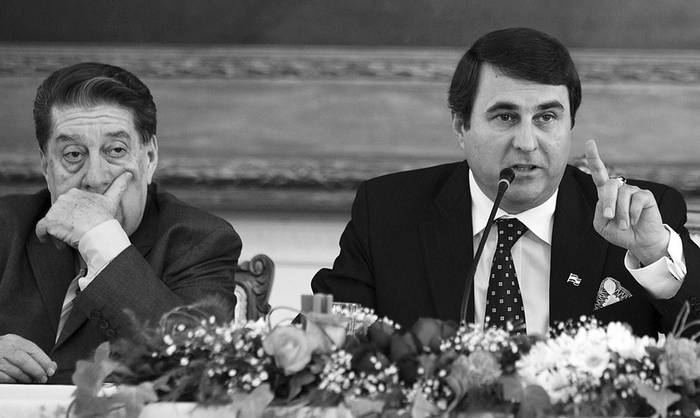 El ministro de Relaciones Exteriores de Paraguay, José Félix Fernández, y el nuevo presidente paraguayo, Federico Franco, en una rueda
de prensa el viernes en Asunción, Paraguay. · Foto: Efe, Andrés Cristaldo