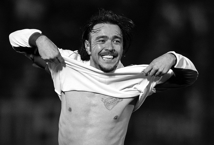 Álvaro Recoba, tras convertir el tercer gol de Nacional ante Deportes Iquique, anoche, en el estadio Centenario. · Foto: EFE, Iván Franco