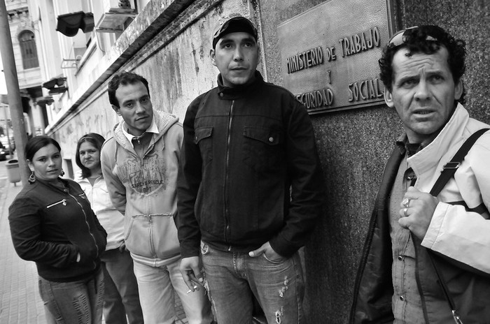 Los representantes de OSDOR, ayer, a la salida del Ministerio de Trabajo y Seguridad Social (MTSS). · Foto: Javier Calvelo