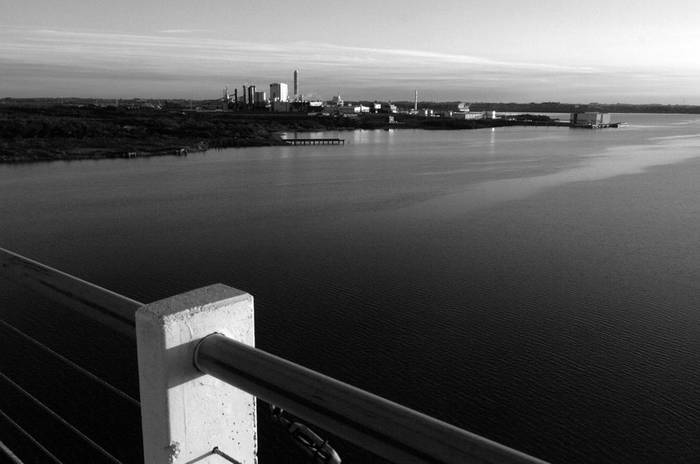 Planta de UPM, vista desde el puente internacional General San Martín. (archivo, agosto de 2008) · Foto: Sandro Pereyra