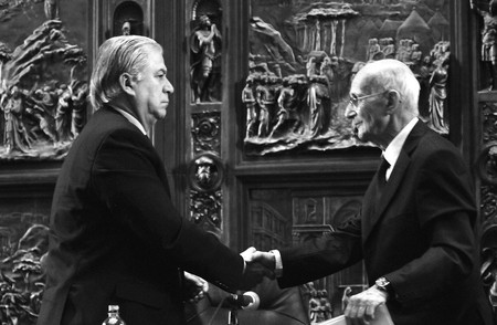El ministro Jorge Venegas y el presidente del Colegio Médico, Jorge Torres, ayer en el salón Azul de la Intendencia de Montevideo. · Foto: Nicolás Celaya El ministro Jorge Venegas y el presidente del Colegio Médico, Jorge Torres, ayer en el salón Azul de la Intendencia de Montevideo. · Foto: Nicolás Celaya