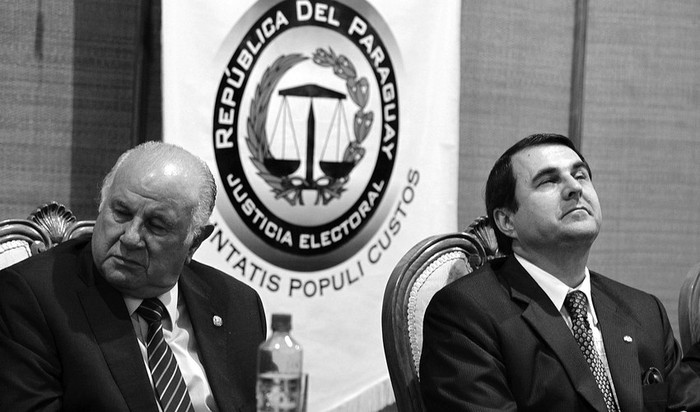 El vicepresidente paraguayo, Óscar Denis, y el presidente, Federico Franco, el martes durante el acto de convocatoria a elecciones
generales para el 21 de abril de 2013, en Asunción. · Foto: Efe, Andrés Cristaldo