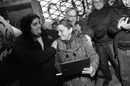 Movilización frente a las instalaciones de UNoticias, ocupadas por los trabajadores desde el jueves. · Foto: Javier Calvelo Movilización frente a las instalaciones de UNoticias, ocupadas por los trabajadores desde el jueves. · Foto: Javier Calvelo