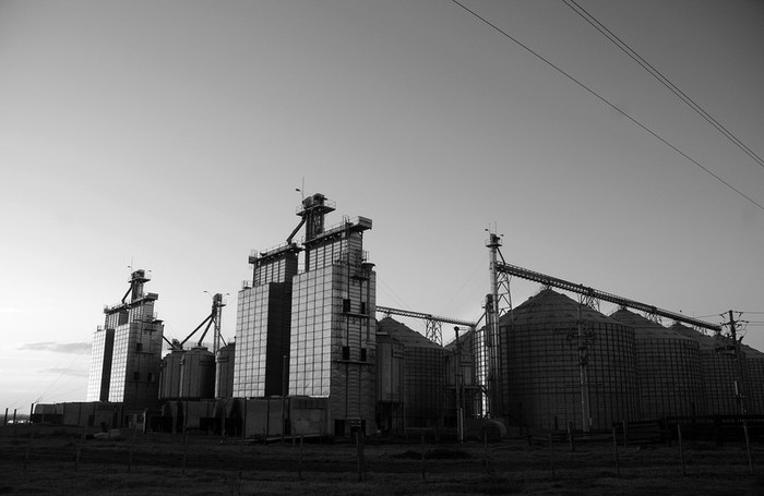 Secador y silos de arroz en Lascano, departamento de Rocha. (archivo, julio de 2012) · Foto: Sandro Pereyra