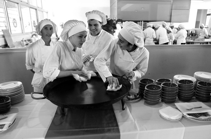 Estudiantes de la Escuela de Gastronomía de Arroyo Seco · Foto: Pedro Rincón