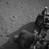 El suelo marciano bajo las ruedas del Curiosity, imagen tomada por la cámara de navegación del vehículo
después del tercer paseo de 16 metros sobre Marte, el día 22 de la misión (el 28 de agosto de 2012). foto: jpl-caltech, nasa · Foto: jpl-caltech, nasa El suelo marciano bajo las ruedas del Curiosity, imagen tomada por la cámara de navegación del vehículo
después del tercer paseo de 16 metros sobre Marte, el día 22 de la misión (el 28 de agosto de 2012). foto: jpl-caltech, nasa · Foto: jpl-caltech, nasa