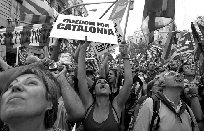 Manifestación convocada ayer en el centro de Barcelona por la Asamblea Nacional Catalana,
con motivo de la Diada del Onze de Setembre bajo el eslogan “Cataluña, nuevo Estado de Europa”.  · Foto: Andreu Dalmau, Efe