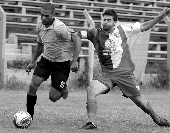 Huracán FC-Rocha, el sábado en el Parque Nasazzi. · Foto: Victoria Rodríguez