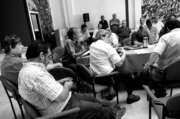 Reunión de la Mesa Representativa del PIT-CNT, ayer, en la sede de la central sindical · Foto: Nicolás Celaya