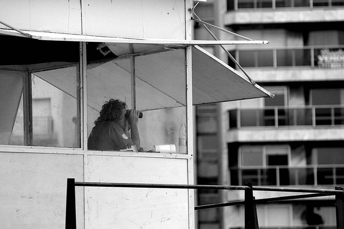 Guardavidas en la playa Pocitos. Foto: Victoria Rodríguez (archivo, diciembre de 2010)
