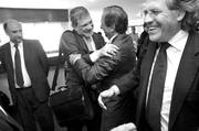 Pablo Mieres, Roberto Kreimerman, Sergio Abreu y Luis Almagro, ayer, en la base aérea Nº1, tras la llegada del presidente Mujica desde Brasil.
