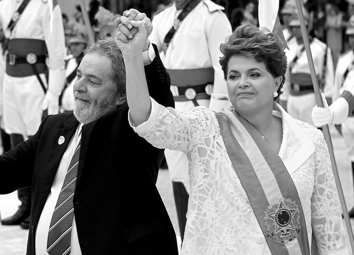 Luiz Inácio Lula da Silva y Dilma Rousseff, el sábado durante el acto de traspaso de mando en el Palacio de Planalto. · Foto: Efe, Antonio Lacerda