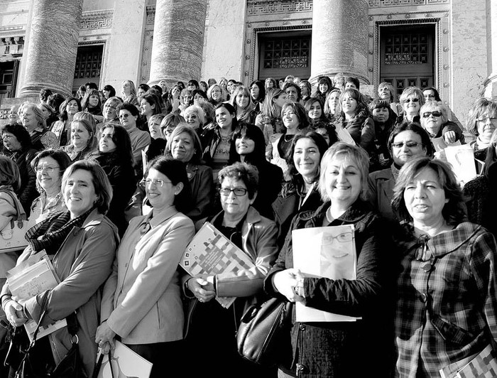 Foto de familia del encuentro de mujeres convencionales de la bancada bicameral femenina en el Palacio Legislativo.  (archivo, setiembre de 2009) · Foto: Javier Calvelo