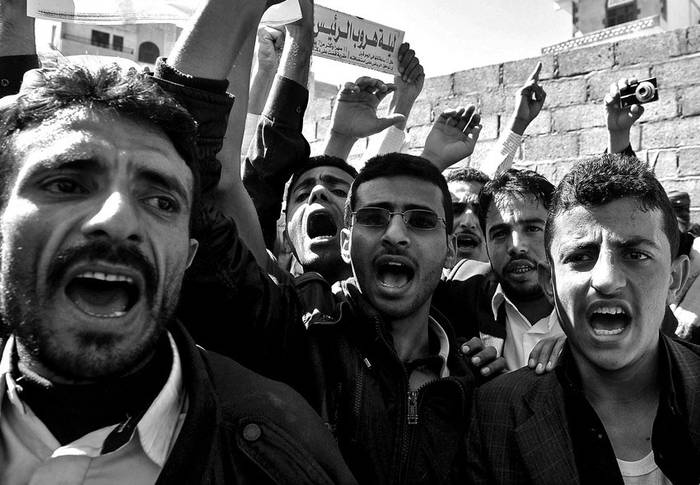líder de los Hermanos Musulmanes, 
Manifestantes en apoyo a las revueltas en Túnez a las puertas de su embajada en Yemen. efe, yahya arhab · Foto: Efe, Yahya Arhab