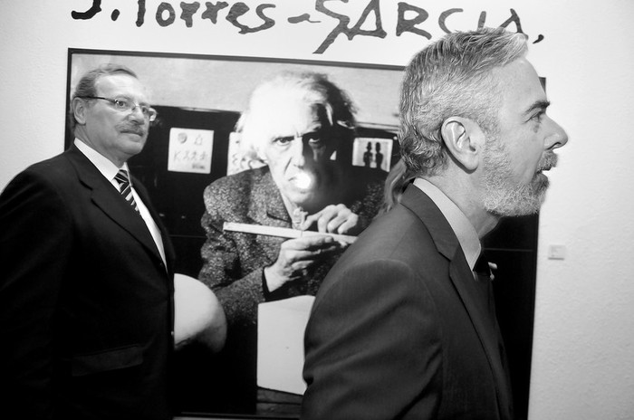 El canciller brasileño, Antonio Patriota, y el ministro de Educación y Cultura, Ricardo Ehrlich, ayer, cuando visitaron el Museo Torres García.  · Foto: Victoria Rodríguez