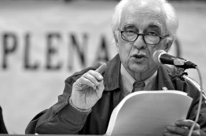 Jorge Brovetto durante una sesión del Plenario del Frente Amplio. (archivo, setiembre de 2010) · Foto: Javier Calvelo