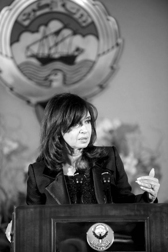 Cristina Fernández, en Kuwait, en el marco de la gira que realizó por Medio Oriente.
 · Foto: Presidencia argentina, s/d de autor
