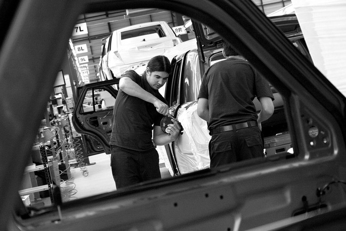 Trabajadores en la planta de la automotriz Effa. (archivo, abril de 2010) · Foto: Victoria Rodríguez