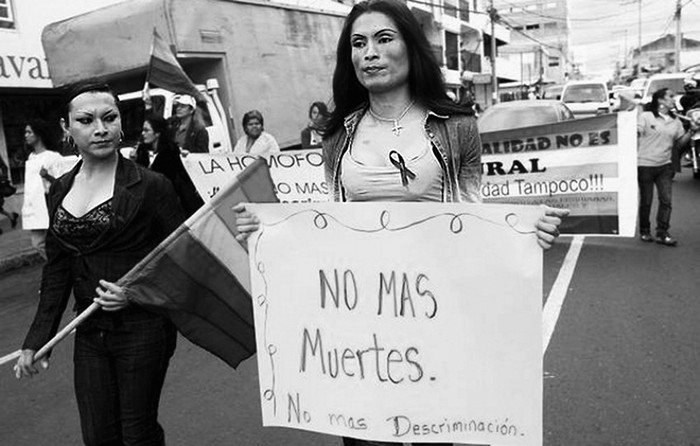 Marcha de colectivos LGBT contra la violencia homofóbica en Honduras.  · Foto: www.insurrectasypunto.org