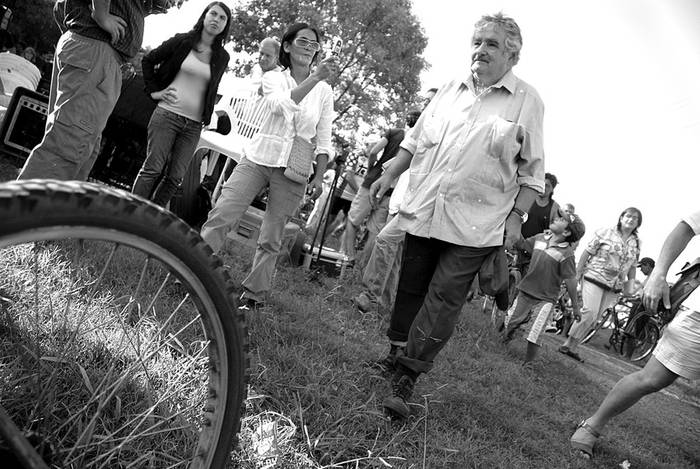 José Mujica, previo a una bicicleteada en el barrio Marconi. (archivo, marzo de 2009) · Foto: Pablo Nogueira