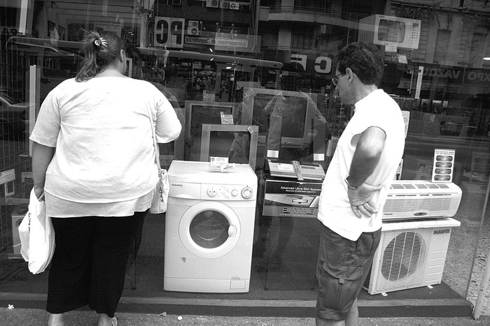 Comercio de venta de electrodomésticos en el centro de Montevideo. (archivo, febrero de 2007) · Foto: Javier Calvelo