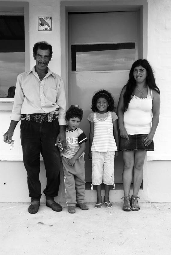 Luis, Patricia y sus hijos, adjudicatarios de la vivienda 24.000.
 · Foto: Rafael Laureiro, Mevir