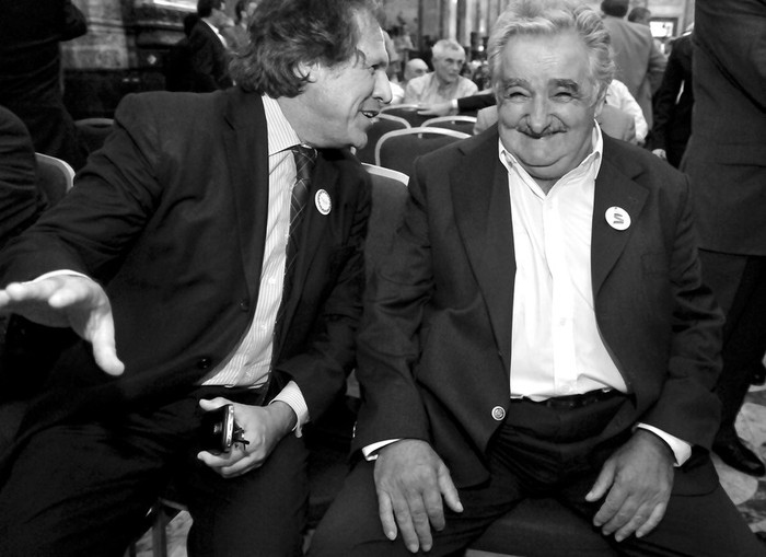 El canciller Luis Almagro y el presidente José Mujica, el martes, durante el lanzamiento de los festejos del Bicentenario.
 · Foto: Javier Calvelo