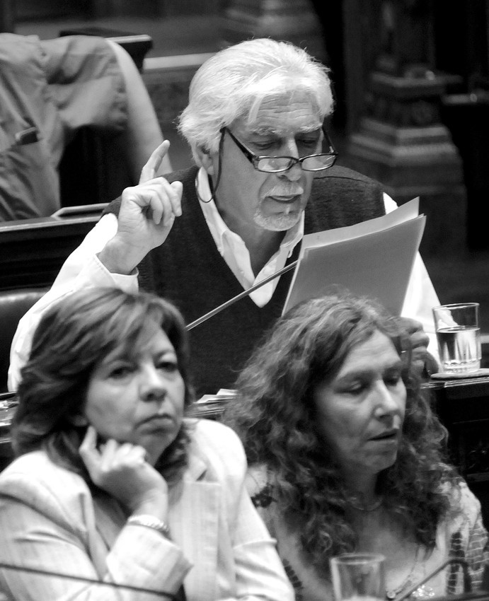 Óscar Groba, durante una intervención en la Asamblea General. (archivo, noviembre de 2010) · Foto: Nicolás Celaya