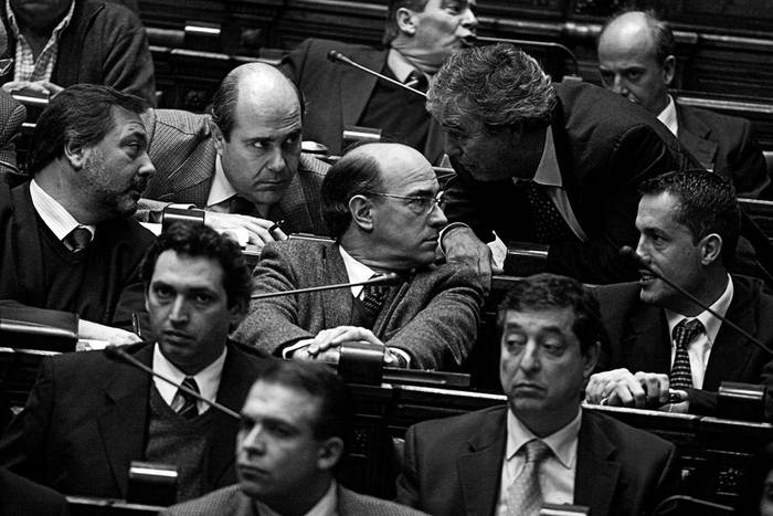 Legisladores del Partido Nacional, ayer, durante la sesión de la Asamblea General.  · Foto: Victoria Rodríguez