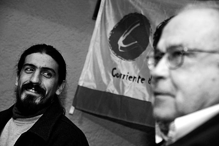 Pablo Álvarez y Eleuterio Fernández Huidobro, anoche, en la charla organizada por la Corriente de Acción y Pensamiento-Libertad. · Foto: Javier Calvelo
