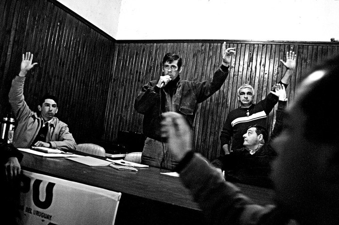 Foto principal del artículo 'Firmes' · Foto: Ricardo Antúnez